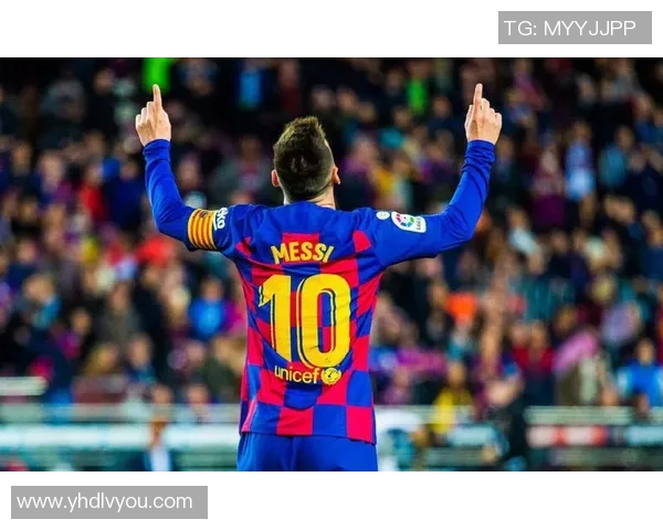 足球明星抱胸庆祝瞬间展现自信与荣耀的完美结合